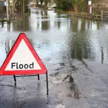A road with a Flood sign